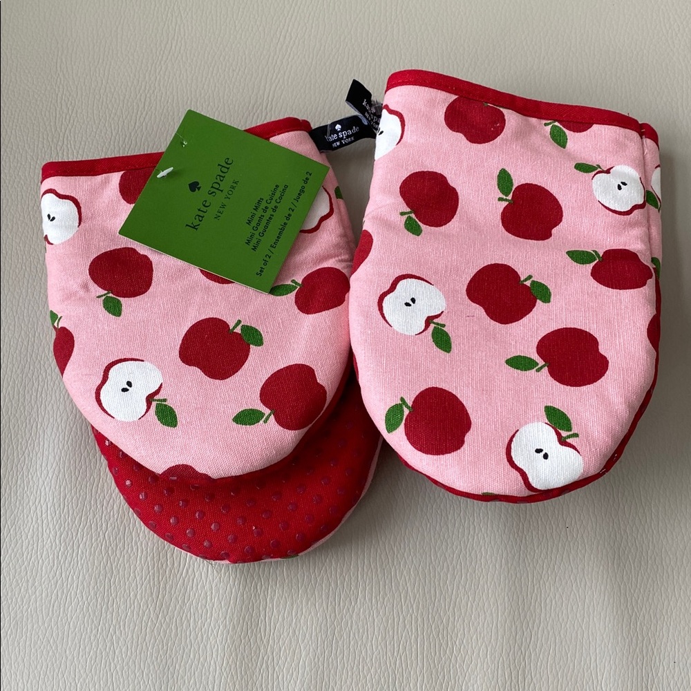 Kate Spade Apple oven mits